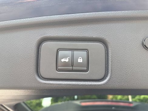 Used 2025 Nissan Pathfinder SV FWD image 10
