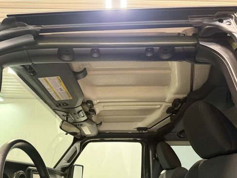 Used 2022 Jeep Wrangler Willys image 10