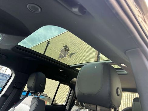 Used 2023 Land Rover Defender 110 X-Dynamic SE image 22