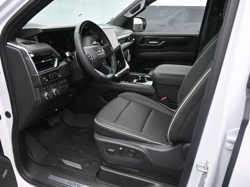 New 2026 GMC Yukon XL Elevation w/ Elevation Premium Package AWD/4WD image 9