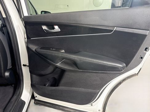 Used 2017 Kia Sorento FWD image 27