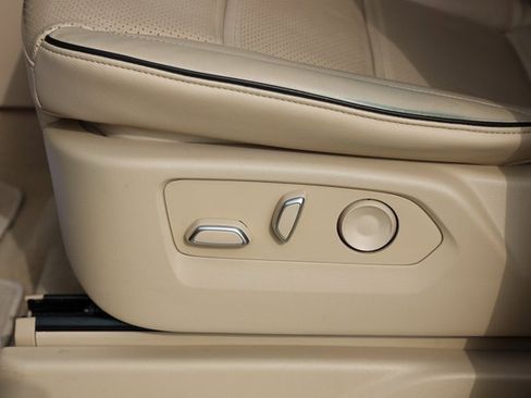 Certified 2022 Cadillac Escalade Premium Luxury image 22