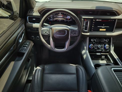 Used 2024 GMC Yukon XL Denali AWD/4WD image 21