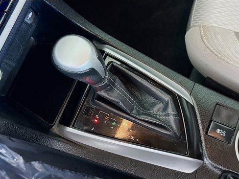 Used 2018 Toyota Corolla LE image 20