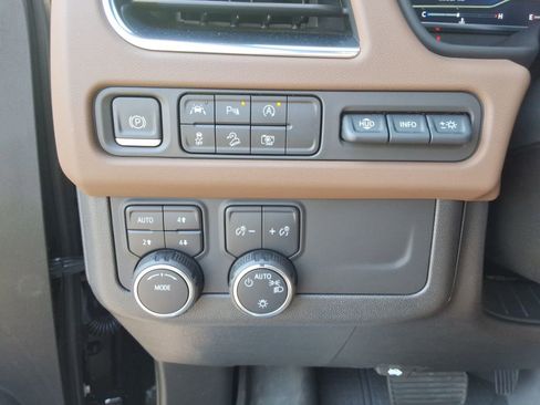 Used 2023 Chevrolet Tahoe High Country w/ Premium Package 2 AWD/4WD image 36