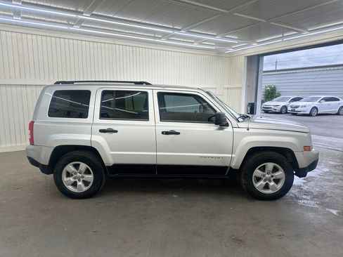 Used 2014 Jeep Patriot Sport image 4