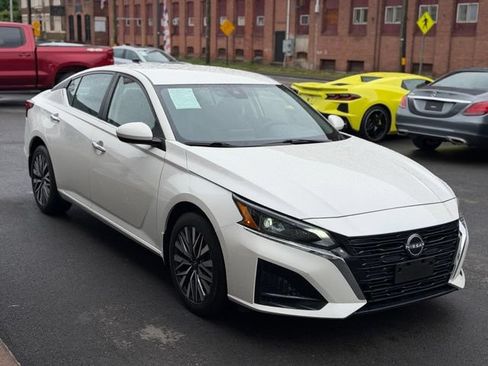 Used 2023 Nissan Altima 2.5 SV AWD/4WD image 3