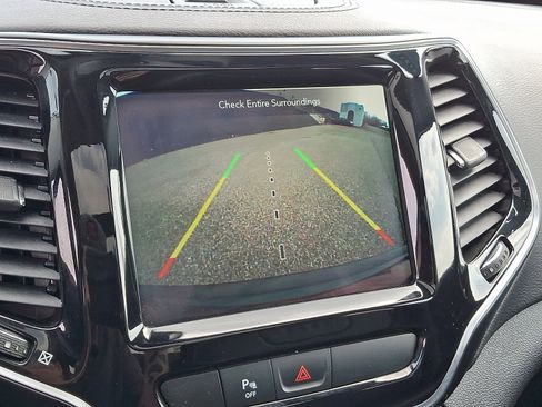 Used 2019 Jeep Cherokee Limited image 19