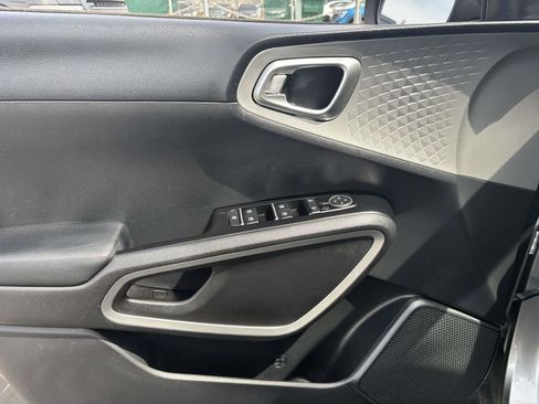 Used 2023 Kia Soul S FWD image 25