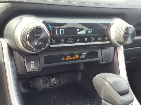 Used 2025 Toyota RAV4 LE AWD/4WD image 12
