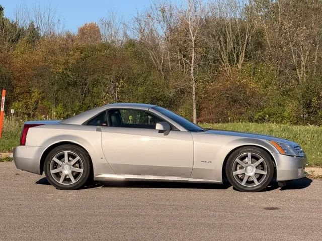 Used 2007 Cadillac XLR RWD image 4