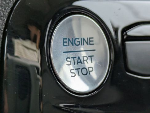 Certified 2025 Ford Escape Platinum image 32