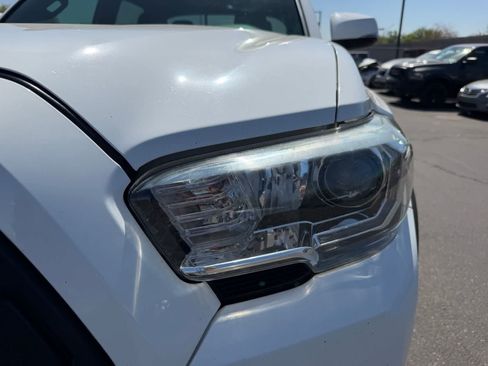 Used 2018 Toyota Tacoma TRD Off-Road w/ Technology Package AWD/4WD image 35