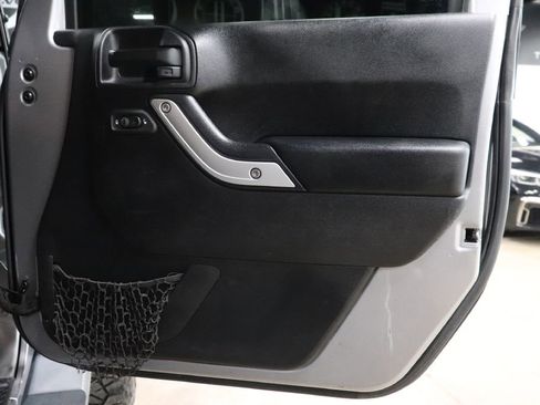 Used 2016 Jeep Wrangler Unlimited Sahara image 21