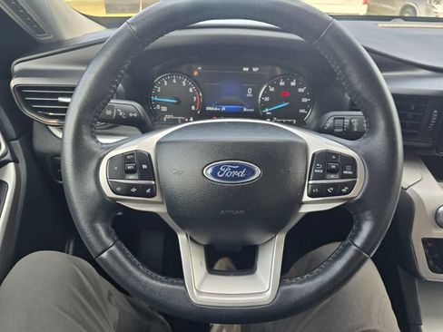 Used 2023 Ford Explorer XLT AWD/4WD image 17