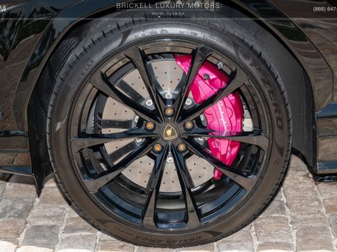 Used 2022 Lamborghini Urus AWD/4WD image 45