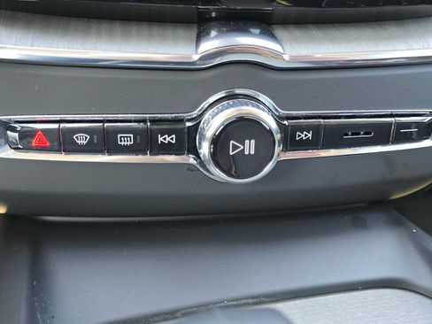 Used 2025 Volvo XC60 B5 Plus AWD/4WD image 30