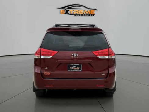 Used 2013 Toyota Sienna XLE FWD image 5