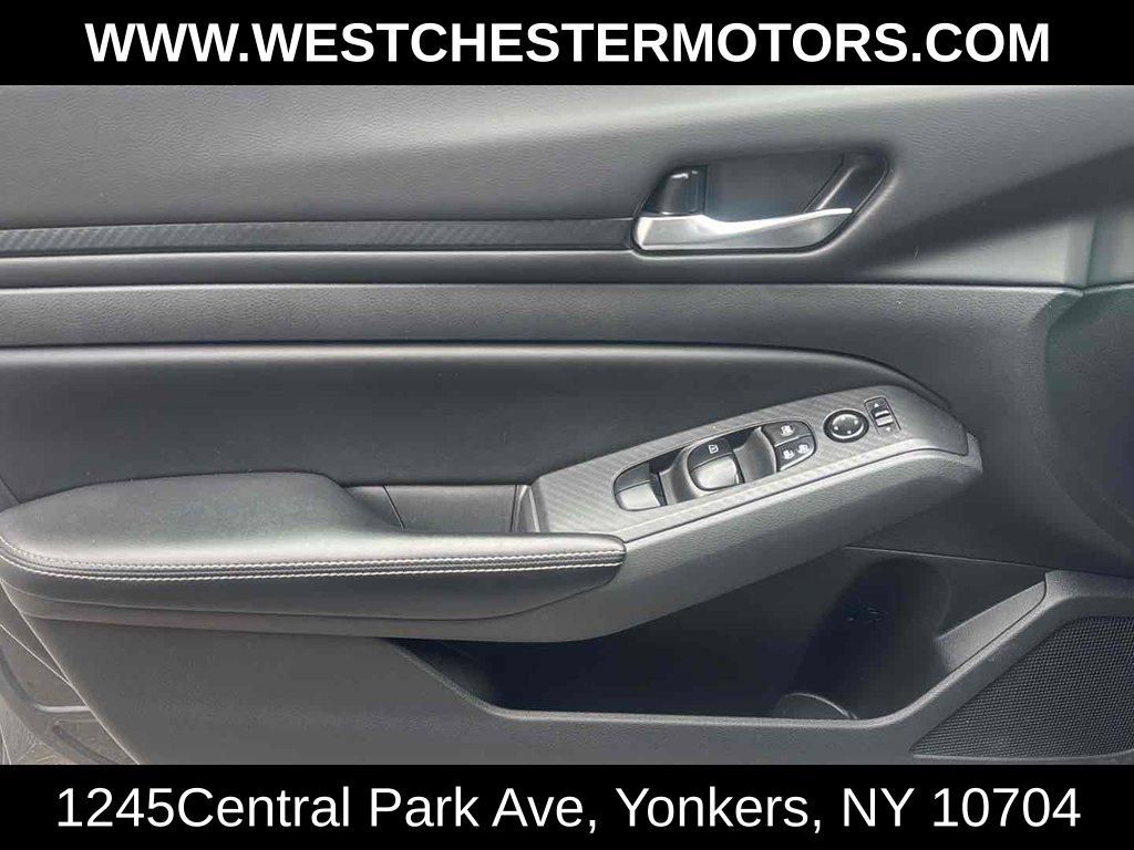 Used 2024 Nissan Altima 2.5 SV FWD image 24