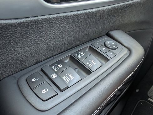 New 2026 Chrysler Pacifica Limited image 39