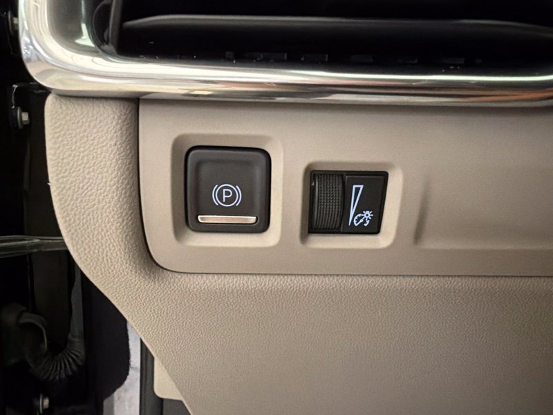 Used 2023 Cadillac XT4 Premium Luxury AWD/4WD image 25