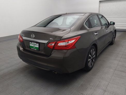 Used 2017 Nissan Altima 2.5 SL w/ Moonroof Package image 9