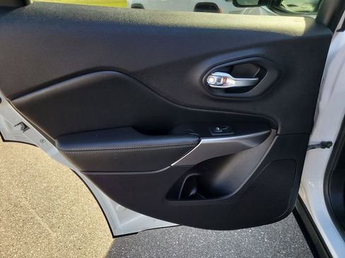 Used 2020 Jeep Cherokee Limited w/ Technology Group AWD/4WD image 10