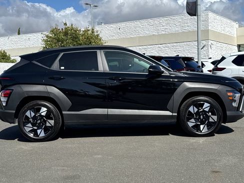 Used 2025 Hyundai Kona SEL FWD image 3