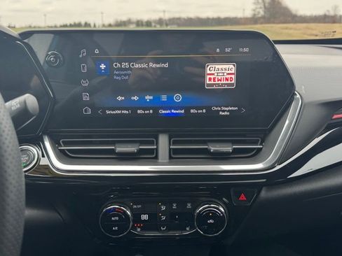 New 2025 Chevrolet Trax RS w/ Sunroof Package FWD image 25