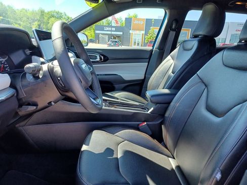 Used 2024 Jeep Compass Limited AWD/4WD image 9