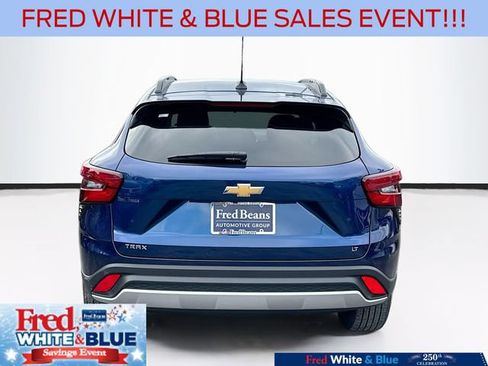 Used 2024 Chevrolet Trax LT w/ Driver Confidence Package FWD image 6