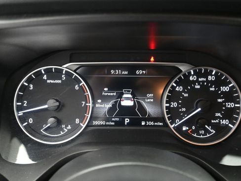 Used 2024 Nissan Rogue S image 18