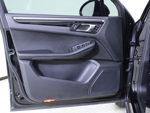 Used 2020 Porsche Macan image 19