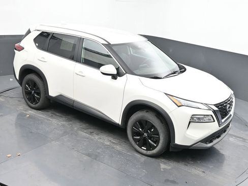 Used 2023 Nissan Rogue SV image 36