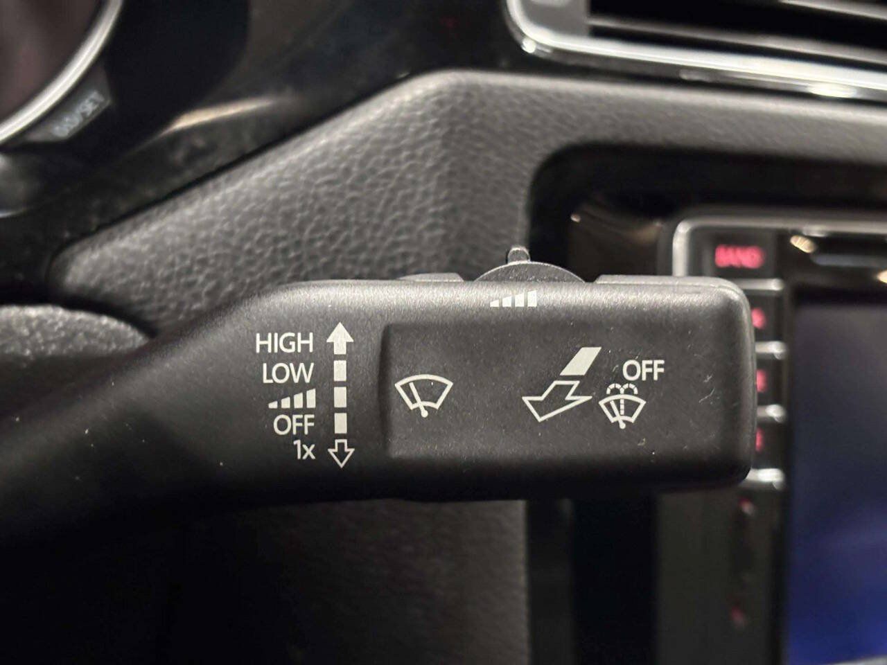 Used 2016 Volkswagen Jetta SEL FWD image 36