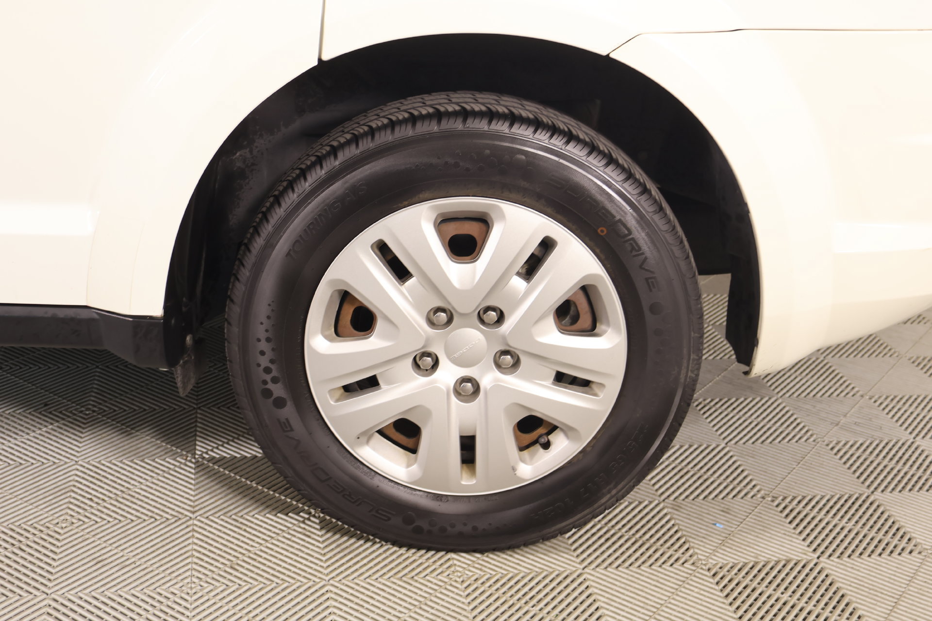 Used 2020 Dodge Journey SE w/ SE Popular Equipment Group FWD image 18