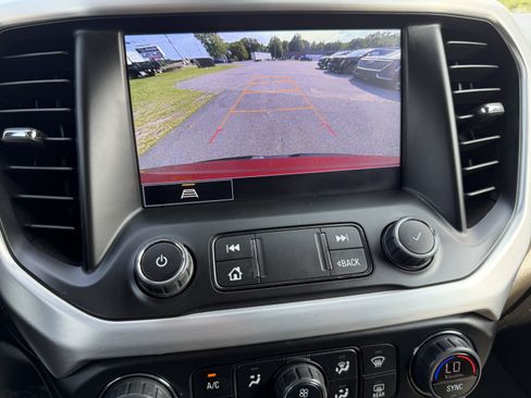 Used 2023 GMC Acadia SLT w/ Preferred Package AWD/4WD image 6