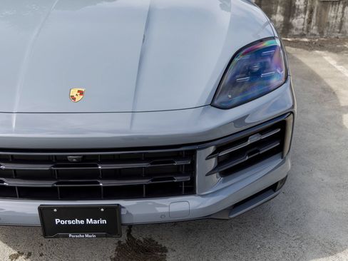 Certified 2026 Porsche Cayenne AWD/4WD image 17