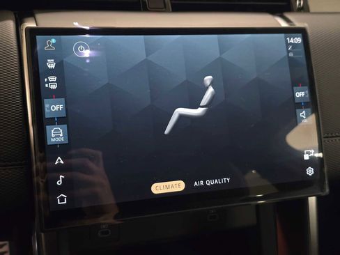 New 2025 Land Rover Discovery Sport Dynamic SE image 28