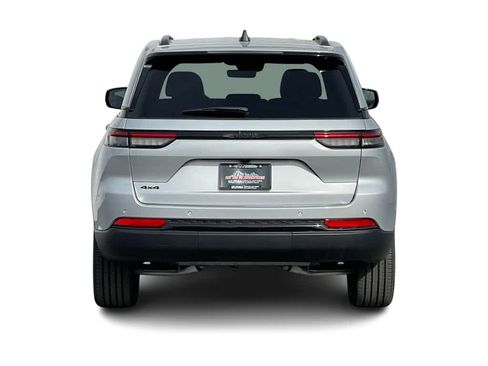 New 2025 Jeep Grand Cherokee Altitude image 6