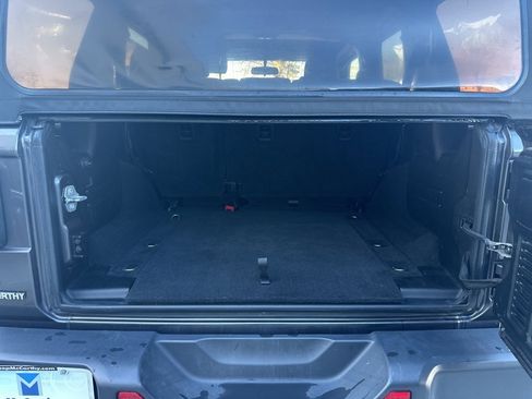 Used 2018 Jeep Wrangler Unlimited Sport S image 37