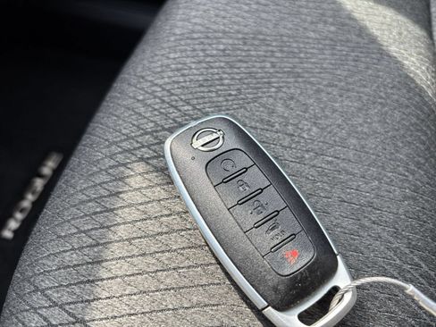 Used 2026 Nissan Rogue SV FWD image 25