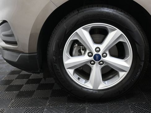 Used 2019 Ford Edge SE image 29