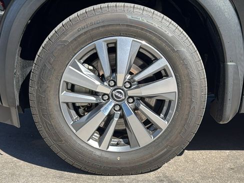 Used 2023 Nissan Pathfinder SL w/ Black Appearance Package image 33