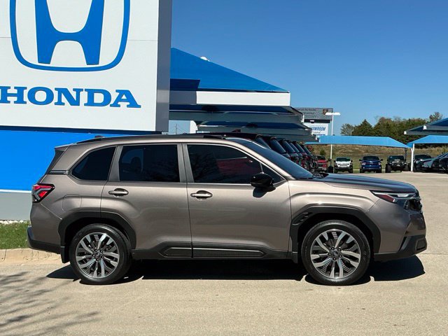 Used 2025 Subaru Forester Touring AWD/4WD image 2