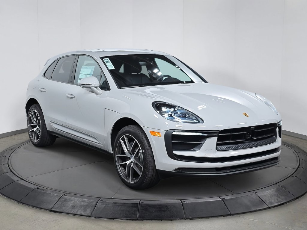 Certified 2026 Porsche Macan AWD/4WD image 9