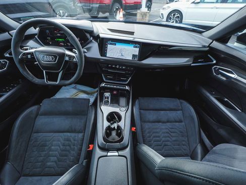 Used 2022 Audi e-tron GT Premium Plus w/ Performance Package image 35