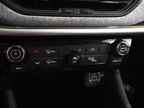 Used 2022 Jeep Compass Latitude image 21