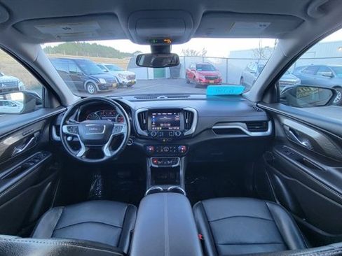 Used 2024 GMC Terrain SLT image 15