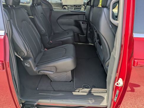 New 2026 Chrysler Pacifica Select image 32
